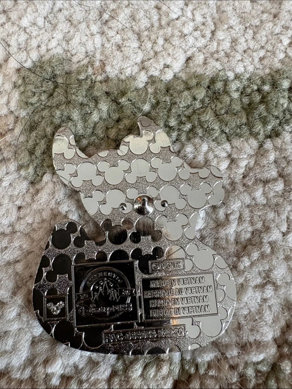 Ducks of Disney trading pin - Angel (Brand New) - parks trading pin! 🦆